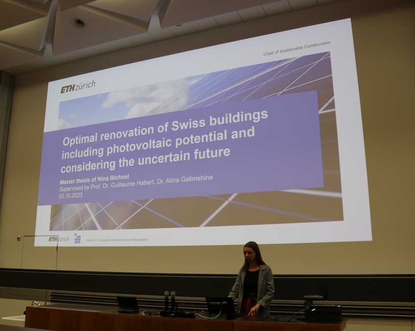 Nina Bichsel presents her master thesis at this year's award ceremony.