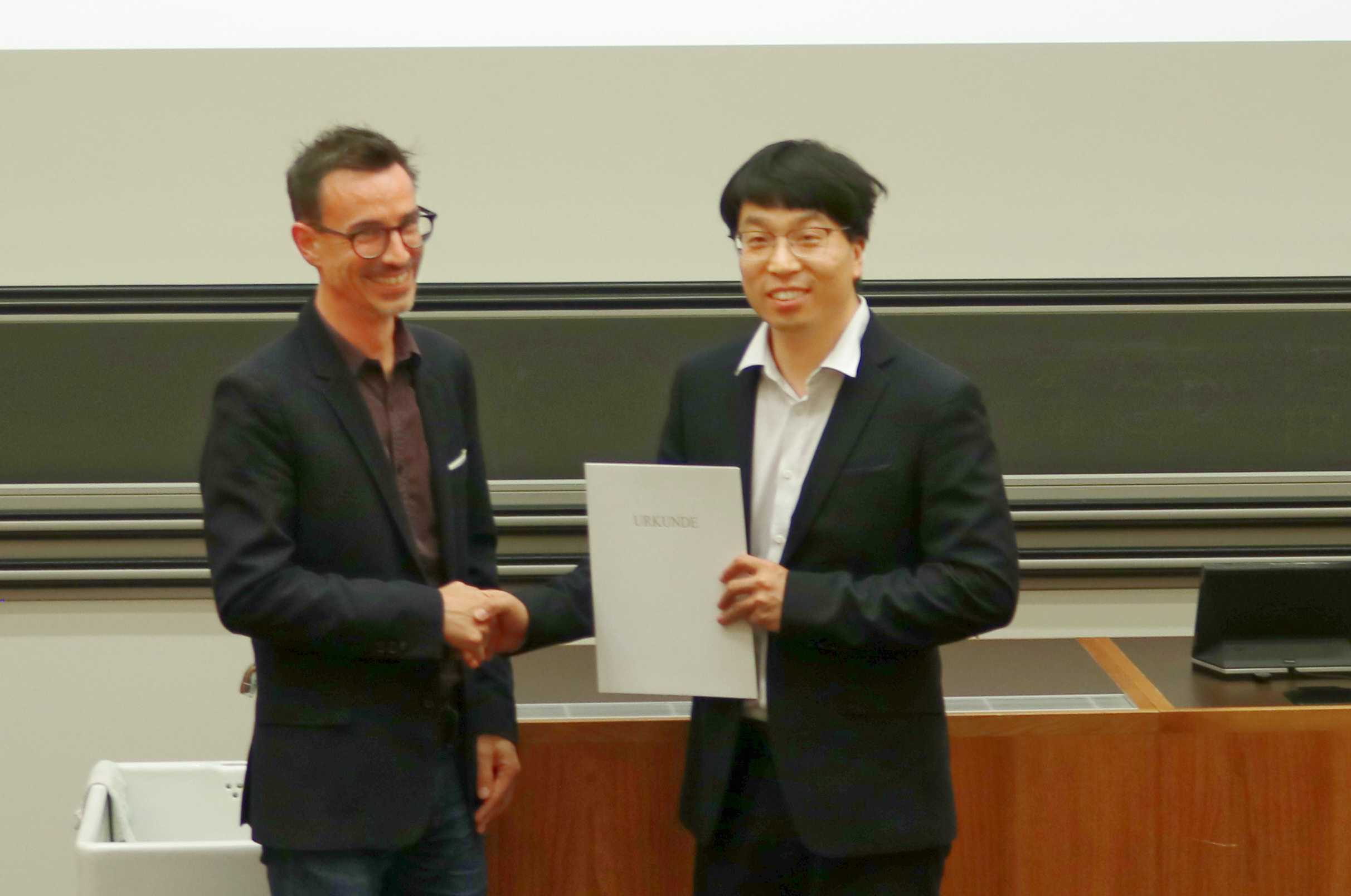 Prof. Guillaume Habert (IBI Chair of Sustainable Construction) presents this year's 2023 BI Promotion Award to Dr. Yi Du.